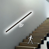 Applique murale barre minimaliste noire LED dimmable pour salon