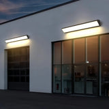 Applique murale extérieure longue noire moderne LED en métal IP65 pour porche