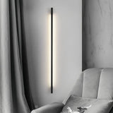 Applique murale linéaire noire en métal LED dimmable minimaliste pour salon