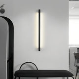Applique murale linéaire noire en métal LED dimmable minimaliste pour salon