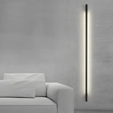 Applique murale linéaire noire en métal LED dimmable minimaliste pour salon