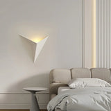 Applique triangulaire LED design moderne en métal pour salon