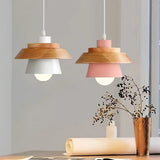 Suspension scandinave en bois et métal coloré pour salle à manger