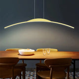 Suspension en arc minimaliste LED dimmable pour la salle à manger