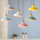 Suspension industrielle vintage colorée en métal pour salle à manger