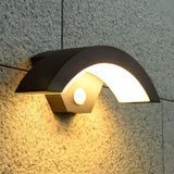 Applique murale extérieure avec détecteur de mouvement noir design arqué moderne IP65 pour porche