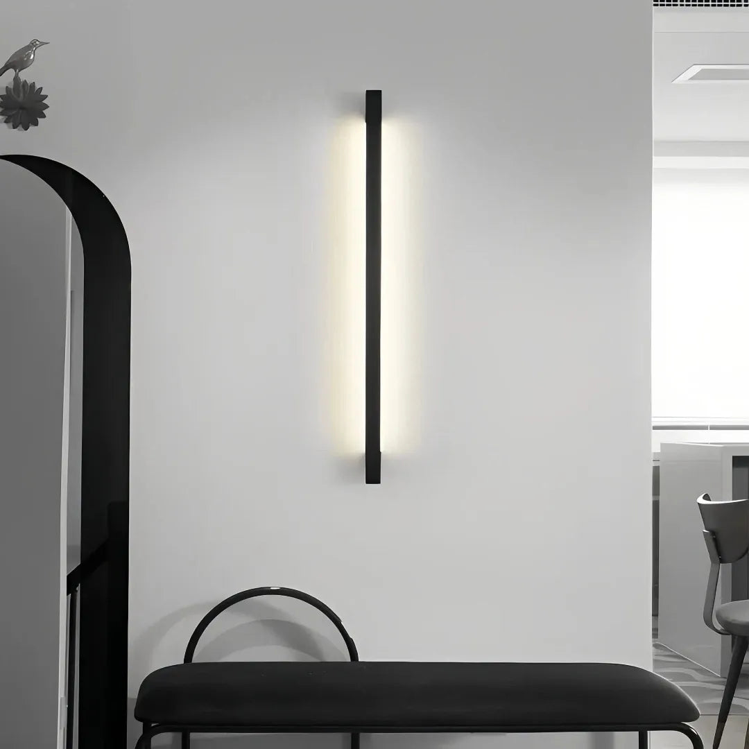 Applique murale linéaire noire en métal LED dimmable minimaliste pour salon
