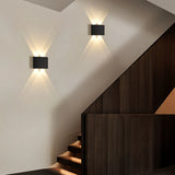 Applique murale moderne noire LED à éclairage haut et bas pour salon