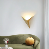 Applique triangulaire LED design moderne en métal pour salon