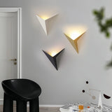 Applique triangulaire LED design moderne en métal pour salon