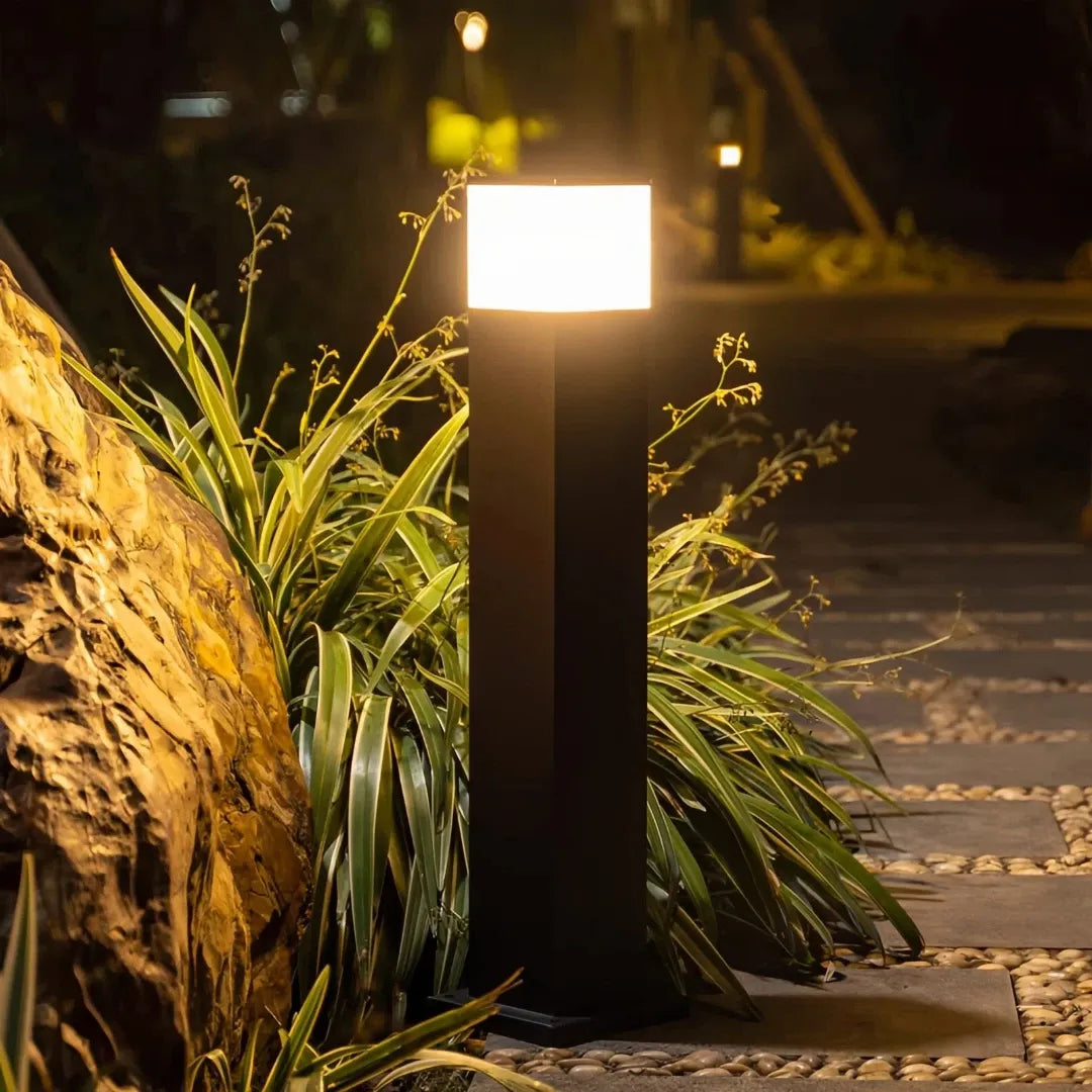 Borne lumineuse jardin LED aluminium noir moderne IP65