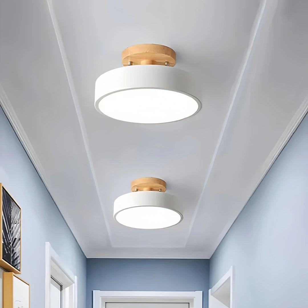 Plafonnier de couloir rond en bois et métal scandinave macaron