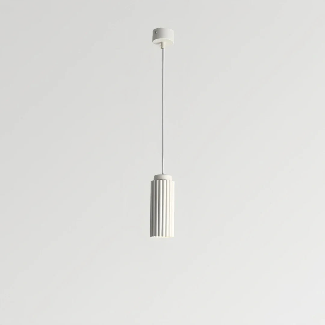 Suspension scandinave cylindrique cannelée colorée pour salle à manger