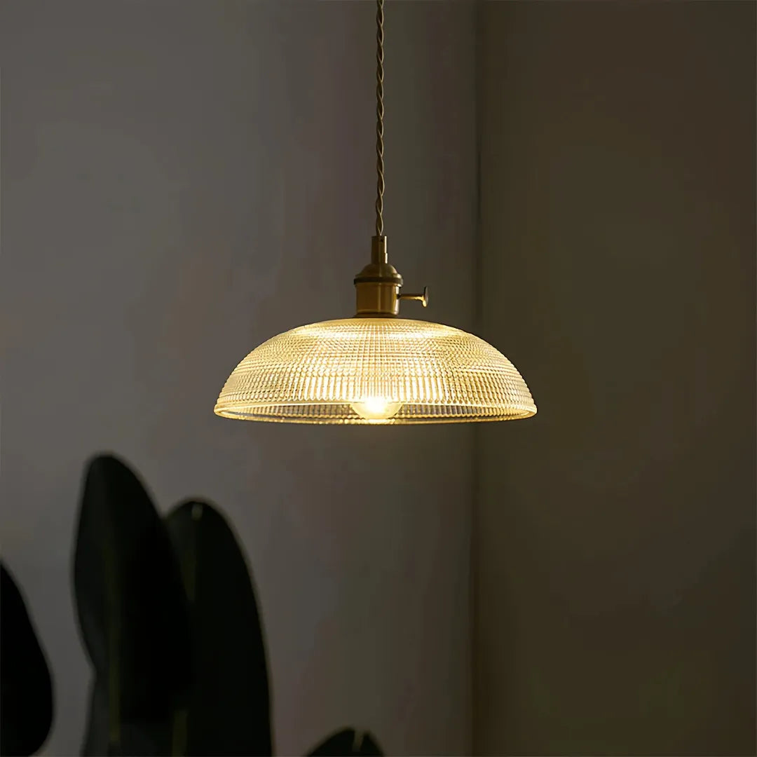 Suspension vintage en verre nervuré avec finition laiton pour salle à manger