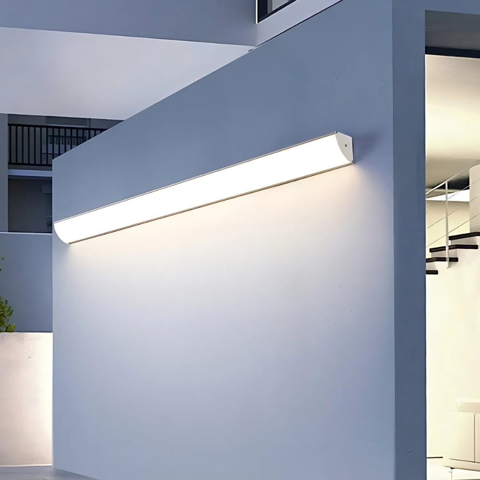 Applique murale extérieure longue noire moderne LED en métal IP65 pour porche