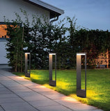Borne lumineuse de jardin LED en métal noir design moderne IP65